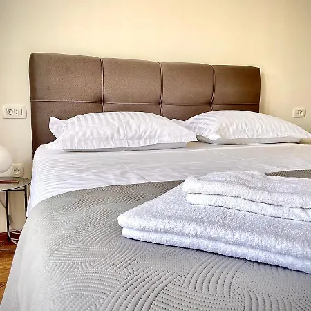 Studio Apartmani Kaja I Iva Sinj Exterior photo